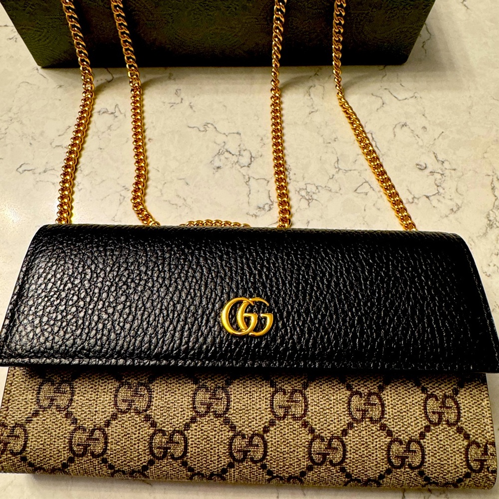 Gucci Marmont Bi-Color Chain Wallet